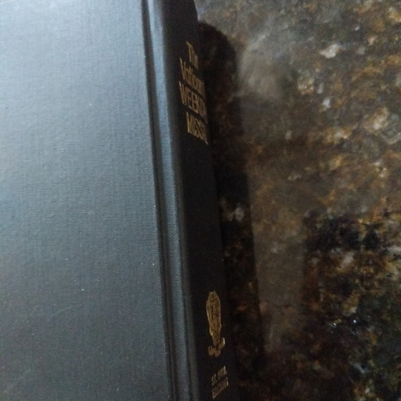 The Vatican II Weekday Missal Genuine HC Bible - Picture 4 of 16